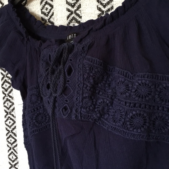 •Navy Crop Top• - Picture 4 of 4